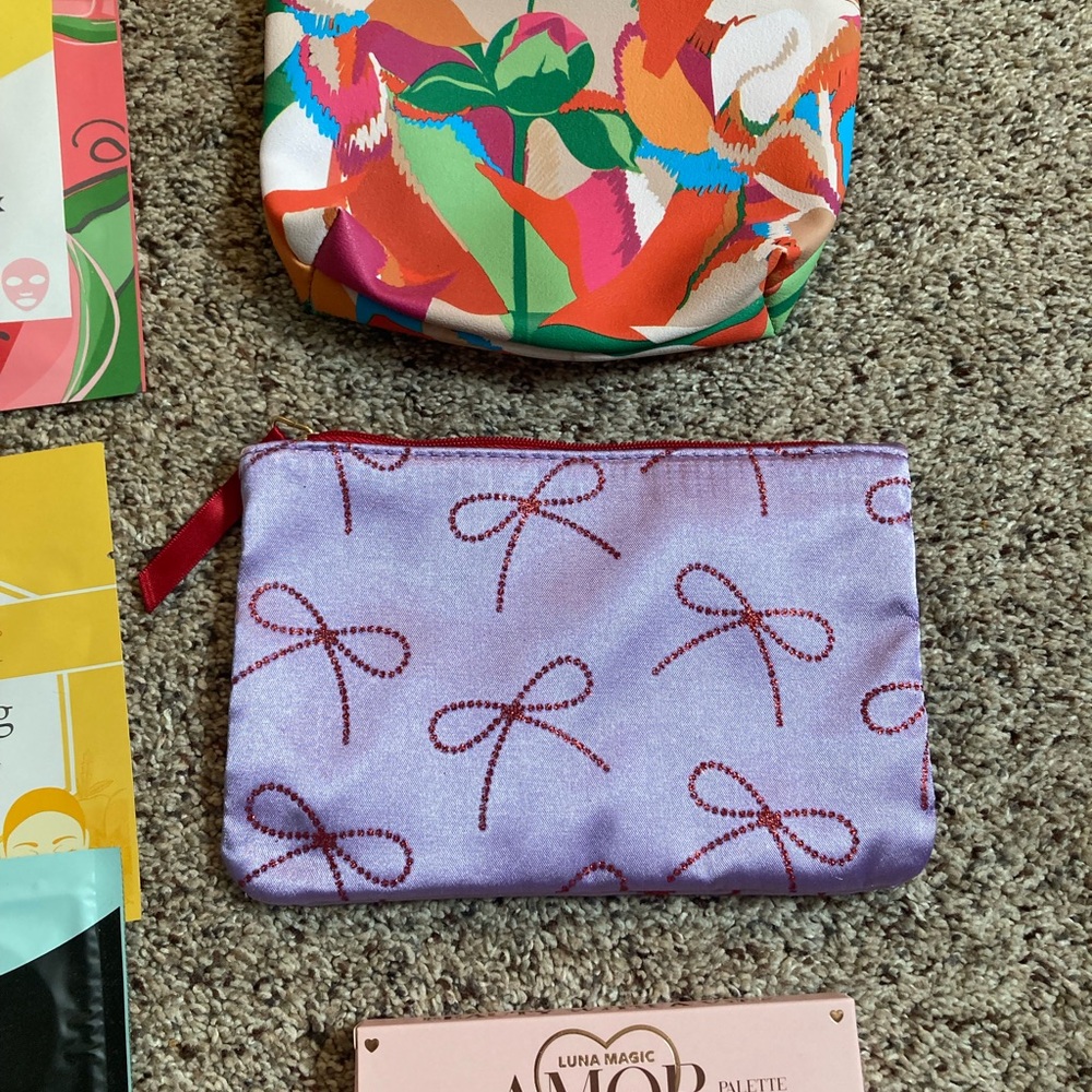 Lot of Beauty, Makeup, and Skincare Samples & Supplies - Picture 4 of 5